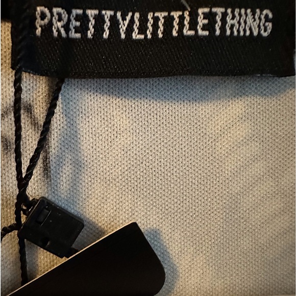 Pretty Little Thing Romper Plunging Neckline - Picture 6 of 6